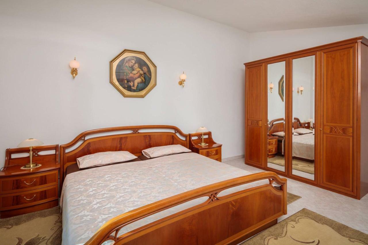Contessa Apartment